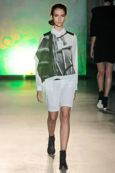 Look 18